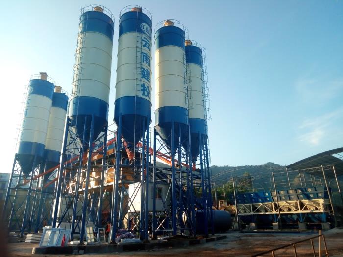 混凝土攪拌站設（shè）備現場