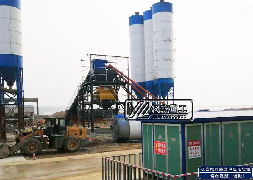180商品混(hún)凝土攪拌站安徽客戶現(xiàn)場