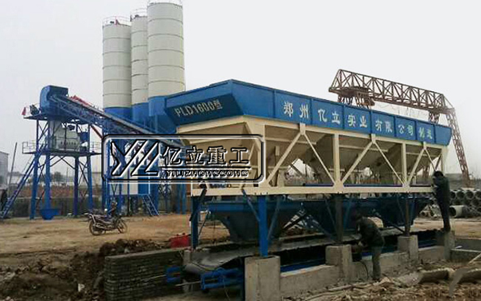 混（hún）凝土攪拌站設備生產現場實拍