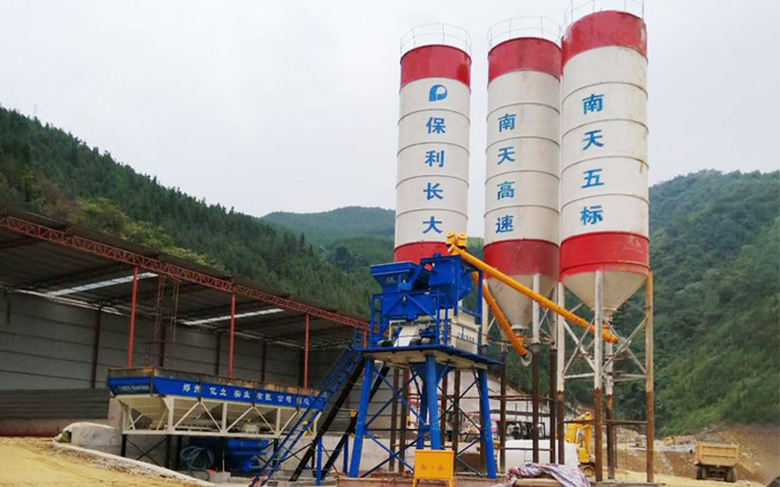 HZS50混凝土攪拌(bàn)站用戶生產現場實拍 廠家 價格實惠
