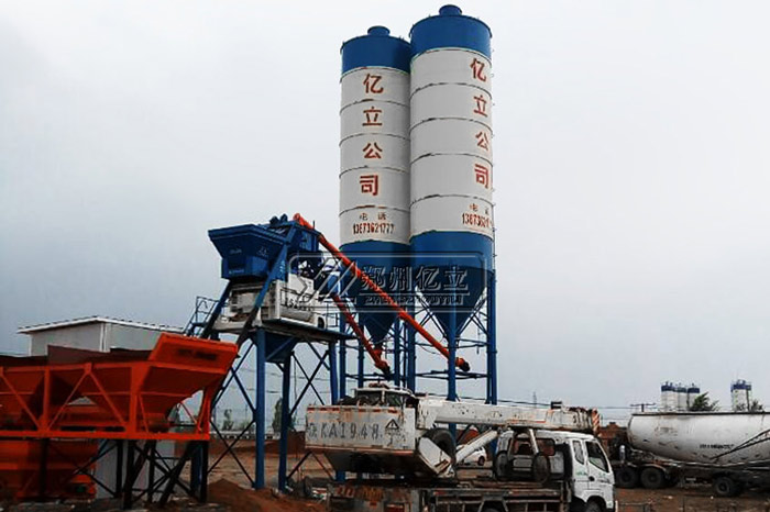 靖邊HZS50混凝土(tǔ)攪(jiǎo)拌站用戶生產現場實拍(pāi)