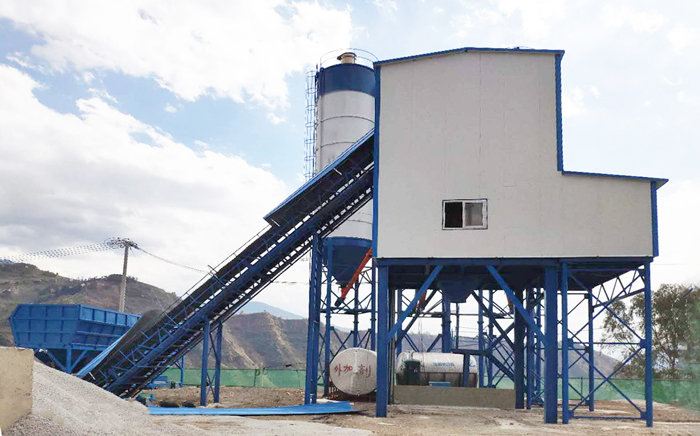 雲(yún)南巧家120混凝土(tǔ)攪拌(bàn)站(zhàn)用戶現場實拍 多角度了(le)解設備