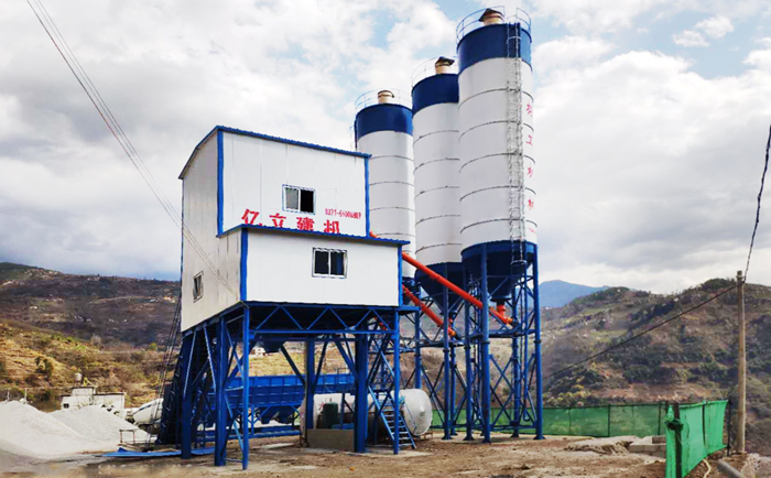 雲南巧家120混凝土攪拌站用戶現場 正麵實拍