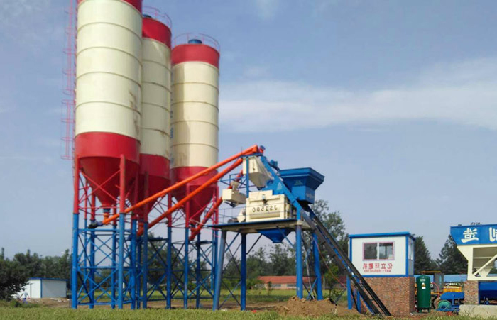 1方機（jī）_HZS50混凝土攪拌站用戶案例現場（chǎng） 結構簡單堅固 效率高