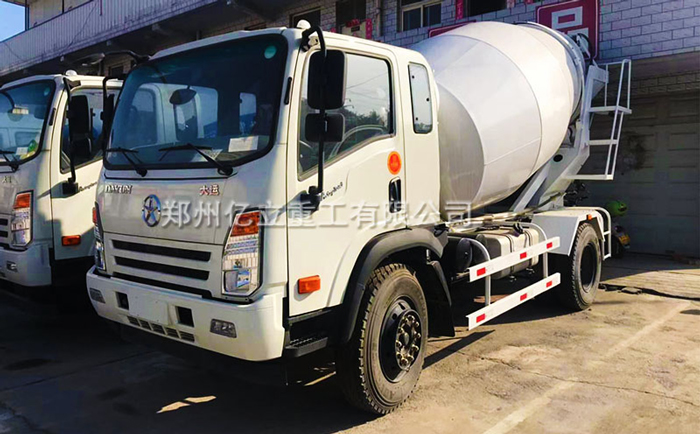 混(hún)凝土攪拌車