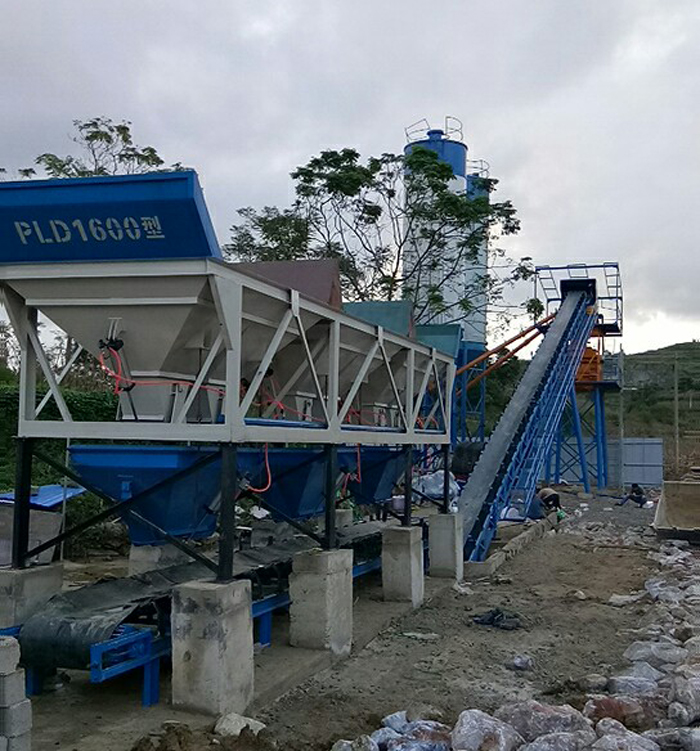 雲南文山（shān）60混凝（níng）土攪拌站客戶現場實拍