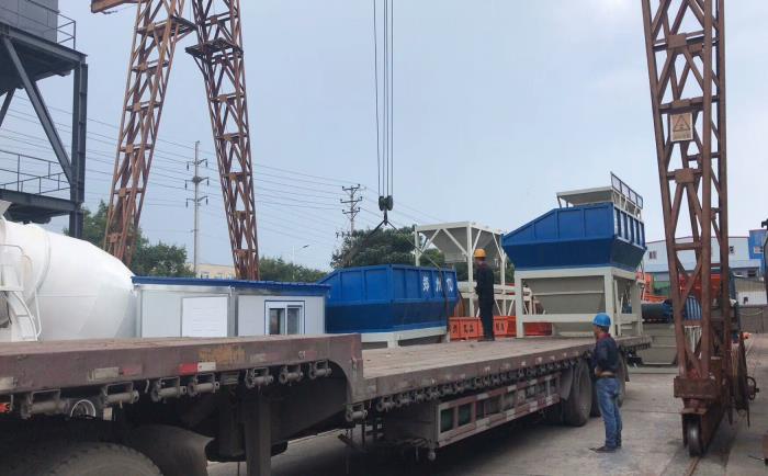 小型攪拌站設備發貨現（xiàn）場