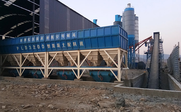 攪（jiǎo）拌站生產混凝（níng）土現（xiàn）場圖