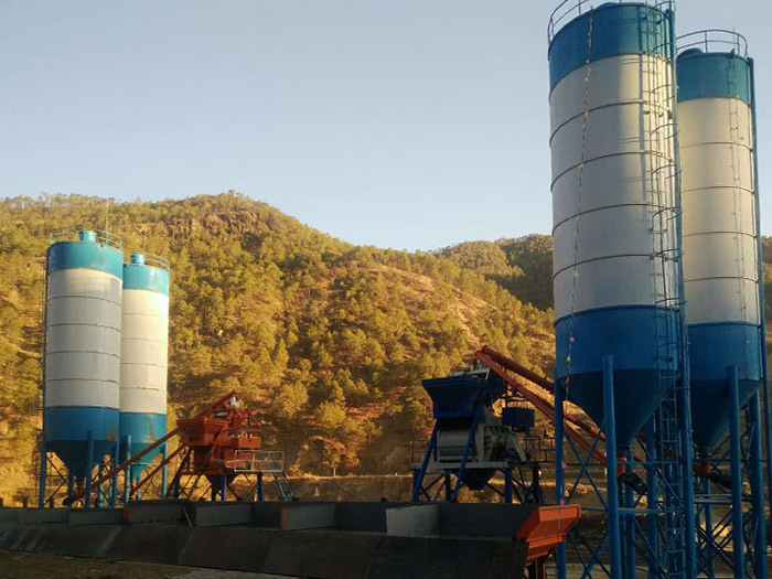 小型混凝土攪拌站作業現（xiàn）場