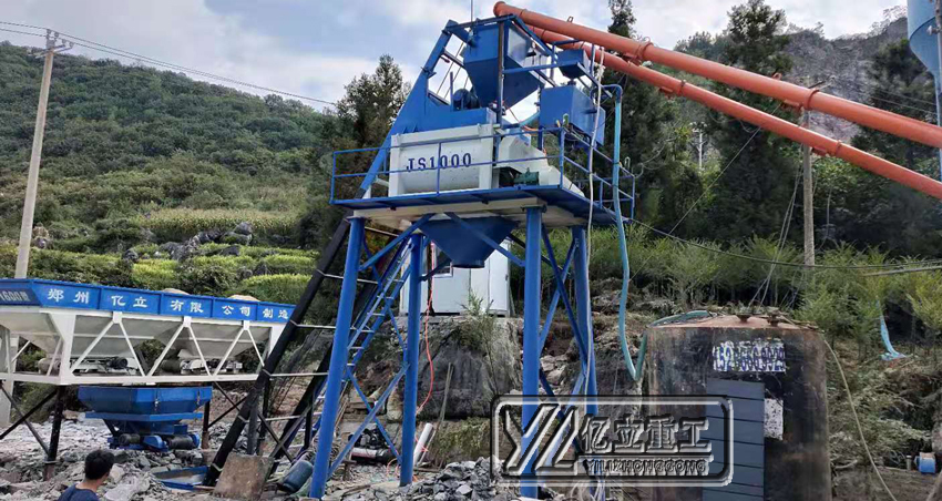 50攪拌（bàn）站提升鬥上（shàng）料