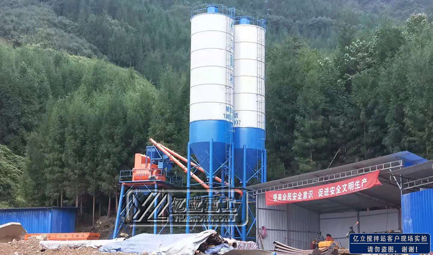 中小型混凝(níng)土攪拌站用戶現場