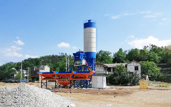 農村建的小型混凝土攪拌站生產現場實拍