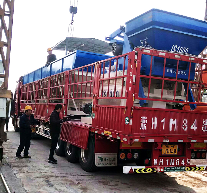 JS1000混凝土攪拌機發貨現場