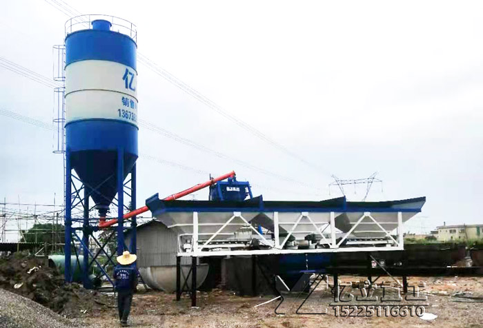 25混凝土攪拌站用戶安裝現場實拍_億立重工（gōng）