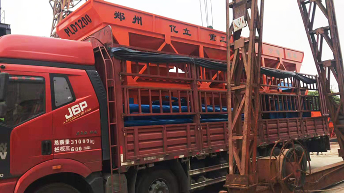 中小(xiǎo)型混凝土攪拌站設備發貨中